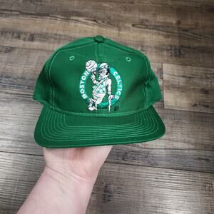 New with tags from Woolworth Vintage Boston Celtics snap back cap hat CB